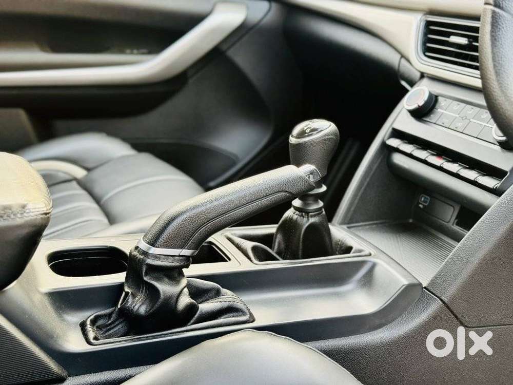 Mahindra Xuv700 2.0 Mx Petrol Mt 5 Str, 2023, Petrol