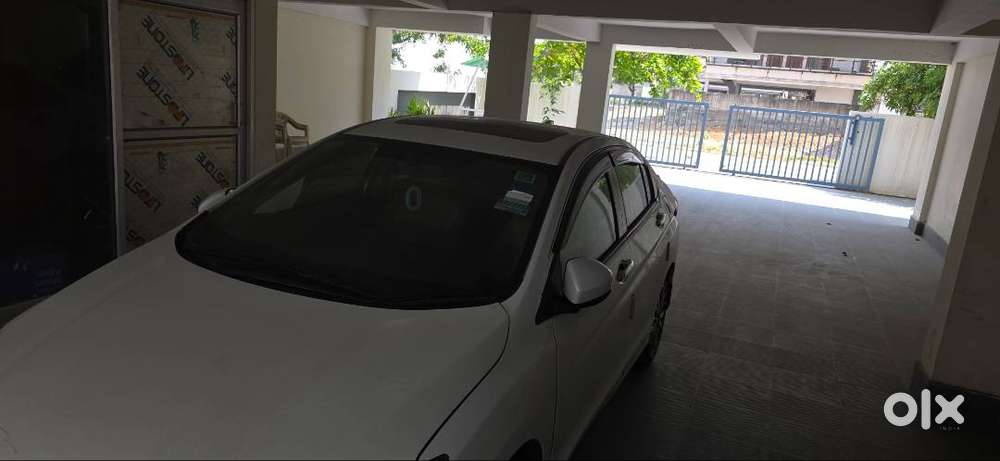 Manual Petrol Top Model With Sunroof