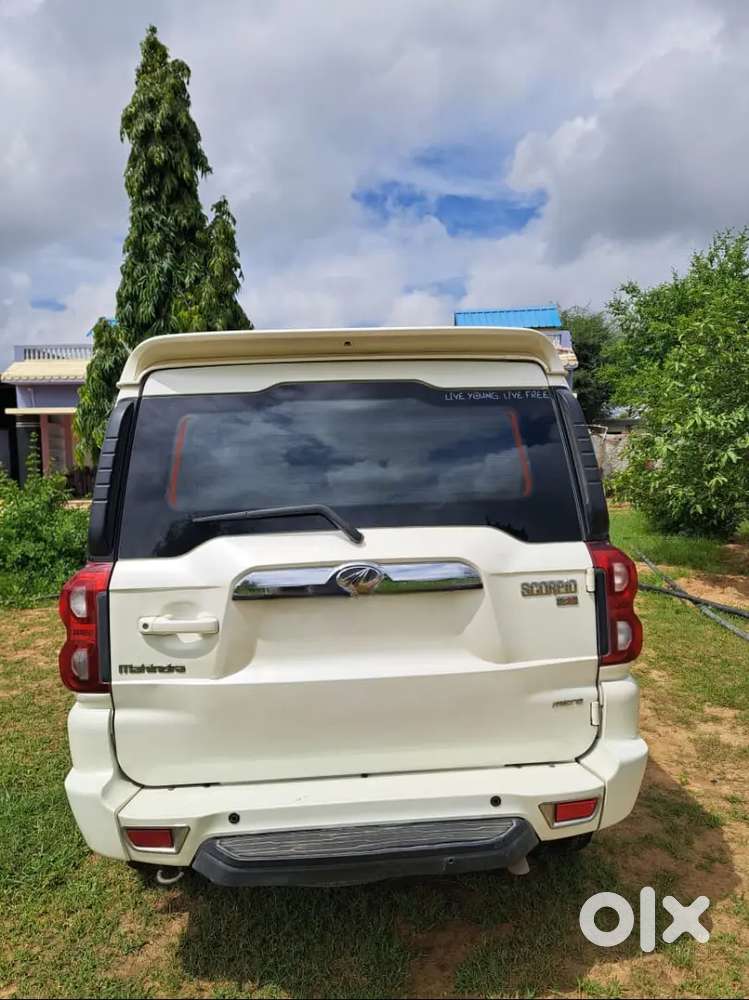 Mahindra Scorpio S11