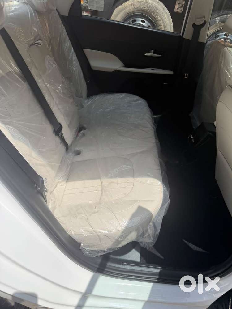 Hyundai Verna 1.5 Sx (o) Vtvt Ivt, 2025, Petrol