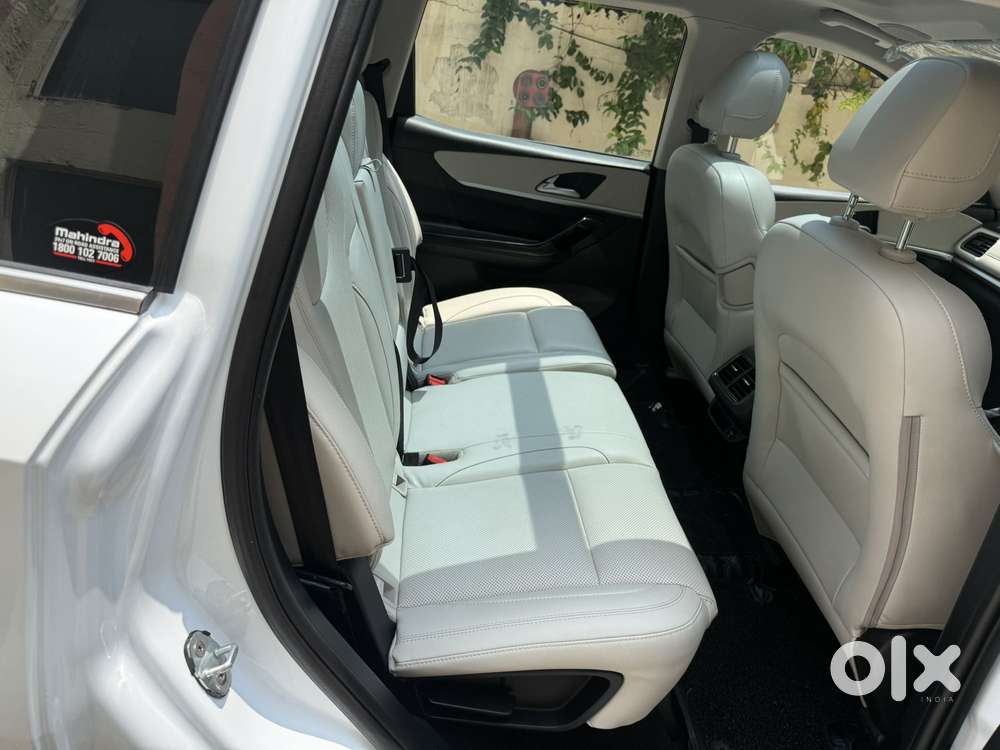 Mahindra Xuv700 2.0 Ax 7 Petrol At Luxury Pack Str, 2025, Petrol