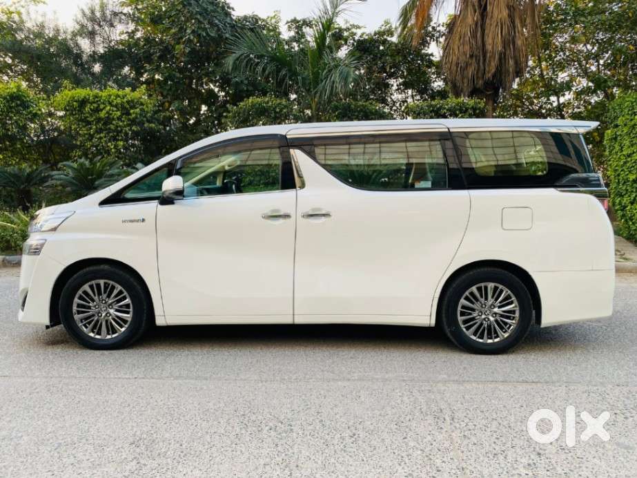 Toyota Vellfire 2.5 Executive Lounge, 2021, Petrol