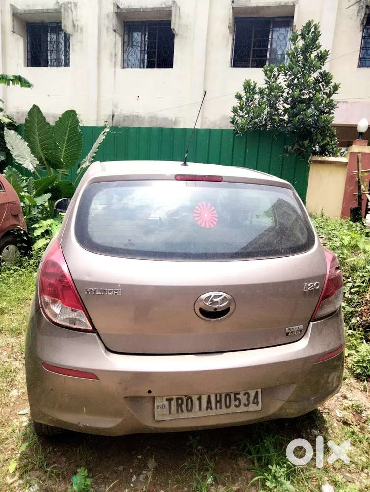 Colour Bronze,tax Paid Upto 39/02/2028,no Of Cylinder 04