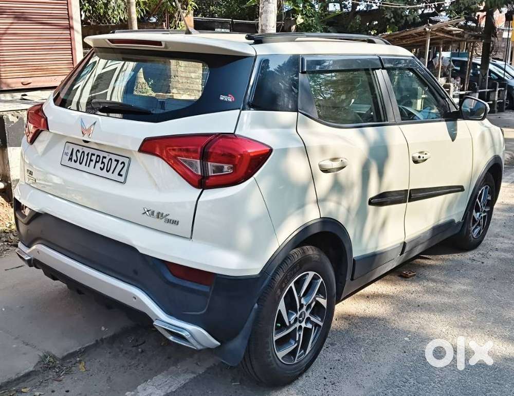 Mahindra Xuv300 1.2 W8 (o) Amt Petrol, 2023, Petrol