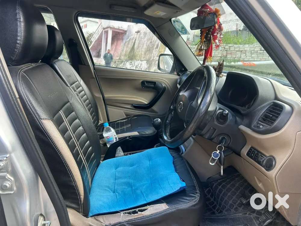 महिंद्रा Tuv 300 2018 फर्स्ट ओनर  Mahindra Tuv 300 2018 1st