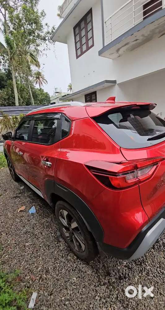 Nissan Magnite Variant 2025nov  Cng+petrol-cng Mileage 33km Petrol 18