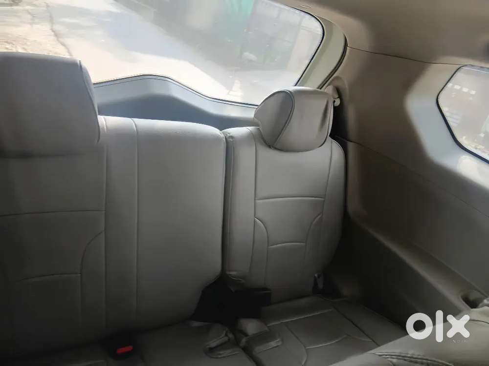 Good Condition White Mahindra