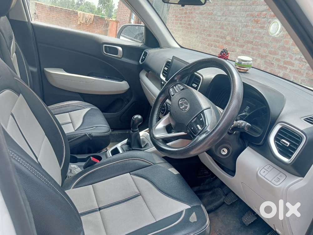 Hyundai Venue Petrol 2024