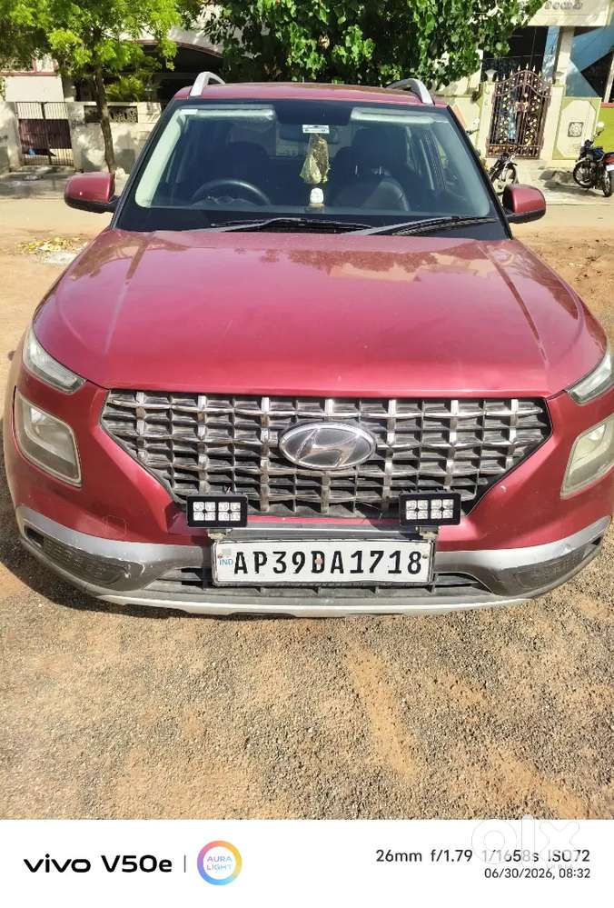 Hyundai Venue 2019 Diesel 150000 Km Driven