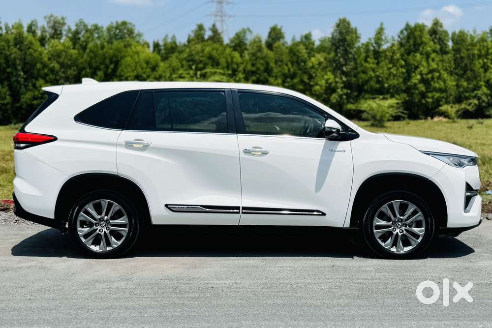 Toyota Innova Hycross 2.0 Zx Hybrid 7 Str, 2024, Cng & Hybrids