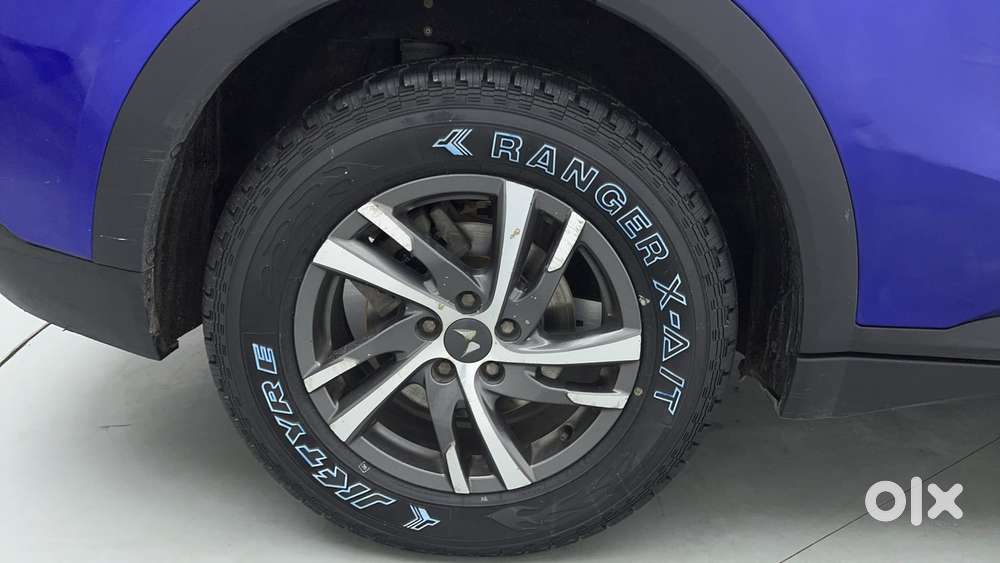 Mahindra Xuv700 2.0 Ax 5 Petrol Mt 7 Str, 2021, Petrol