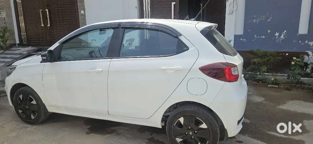 Tata Tiago 2025 Petrol 6112 Km Driven