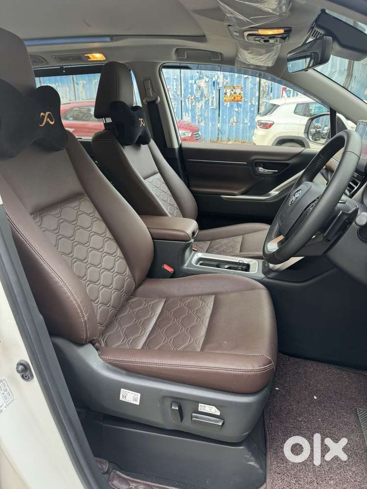 Toyota Innova Hycross 2.0 Zx (o) Hybrid 7 Str, 2025, Petrol