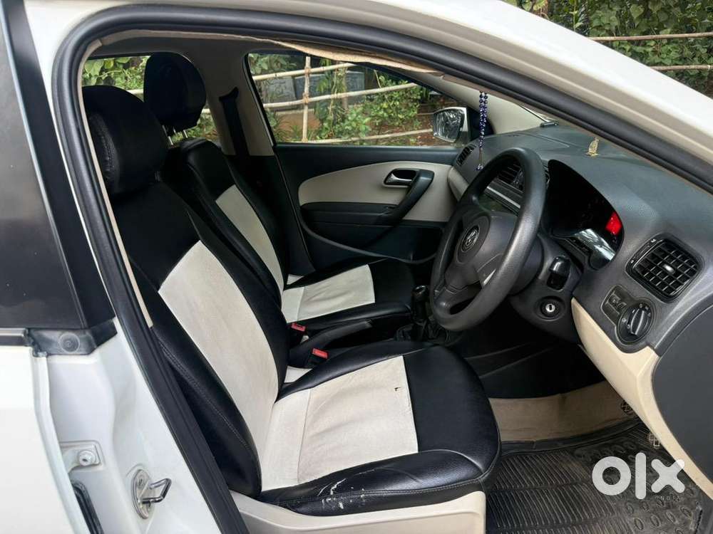 Volkswagen With Manual 2011