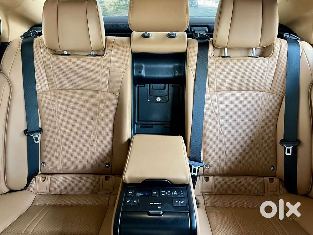 Lexus Es 300h Luxury, 2022, Cng & Hybrids