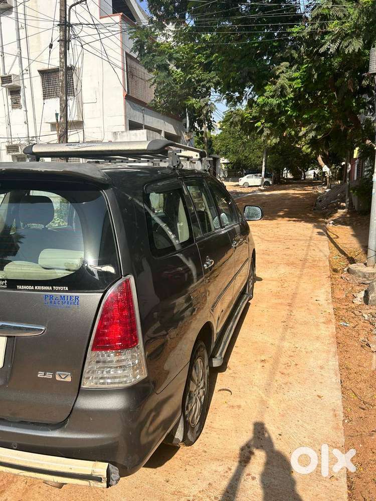 Toyota Innova 2.5v 2010 Model Resale