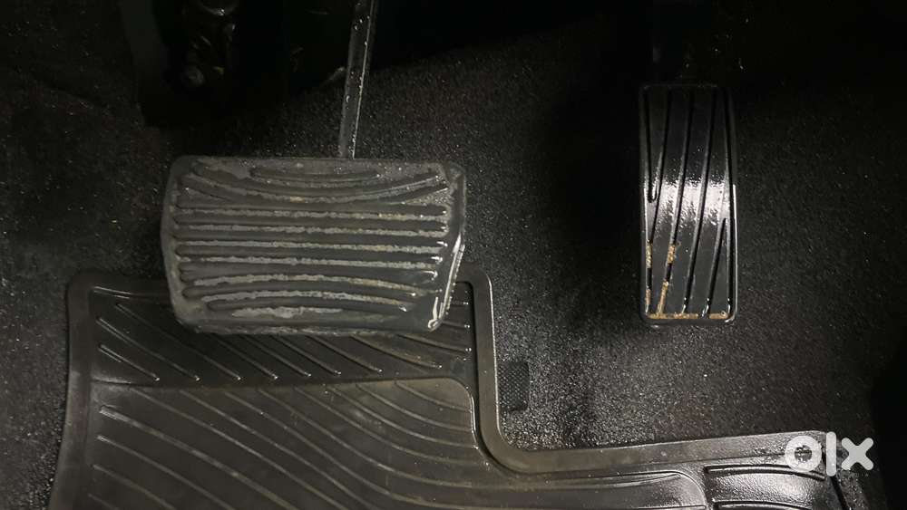 Mahindra Xuv700 2.0 Ax 5 Petrol At Str, 2023, Petrol