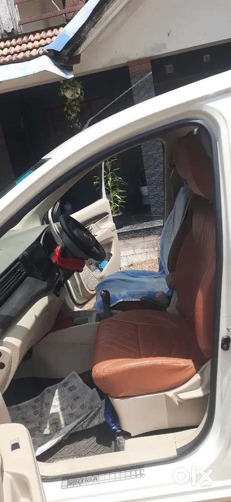Maruti Suzuki Ertiga Zxi Dec 2023 Petrol Well Maintained