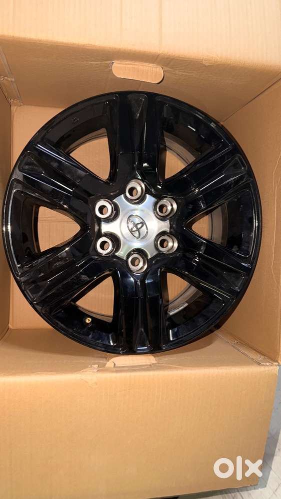Toyota Fortuner 17 Inch Oem Alloys Leader Edition