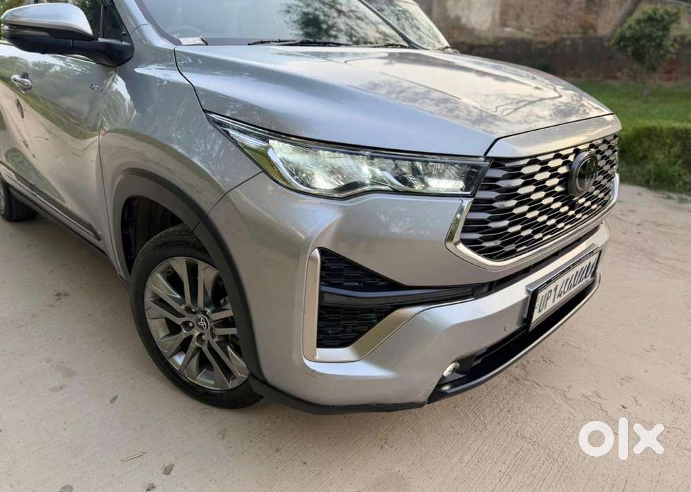 Toyota Innova Hycross 2.0 Zx (o) Hybrid 7 Str, 2025, Petrol