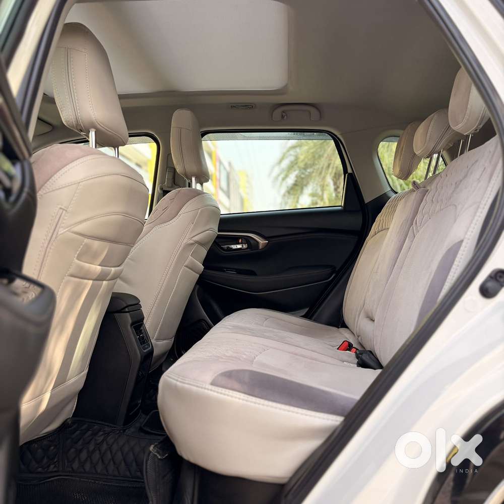 Maruti Suzuki Grand Vitara 1.5 Alpha Plus Intelligent Hybrid Ecvt, 2..