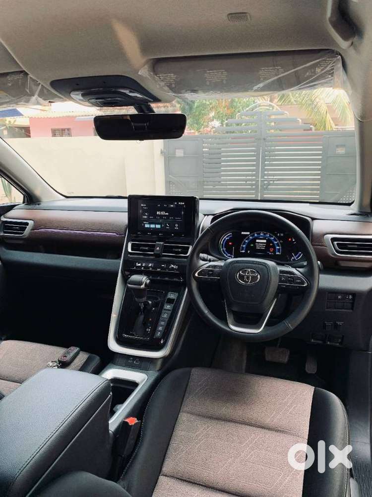Toyota Innova Hycross 2.0 Vx Hybrid 8 Str, 2023, Petrol