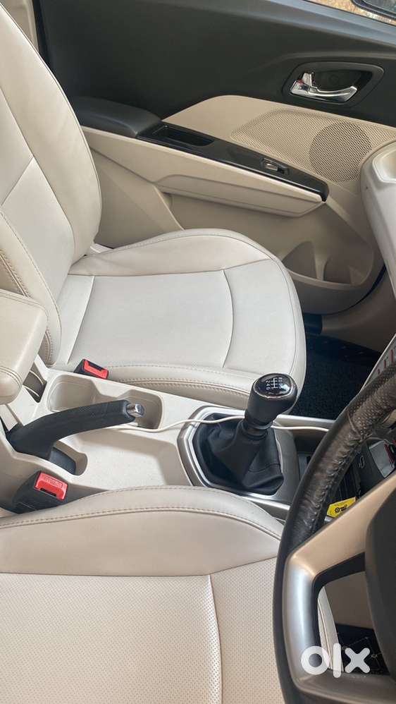 Mahindra Xuv300 2020 Petrol Well Maintained