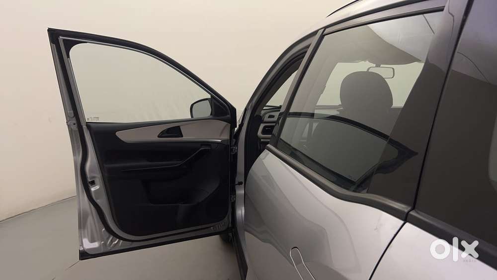 Mahindra Xuv700 2.2 Ax 5 Diesel At 7 Str, 2023, Diesel