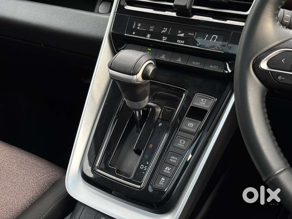Toyota Innova Hycross 2.0 Vx (o) Hybrid 7 Str, 2026, Cng & Hybrids