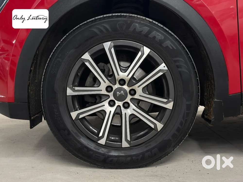 Mahindra Xuv700 2.0 Ax 7 Petrol Mt Str, 2022, Petrol