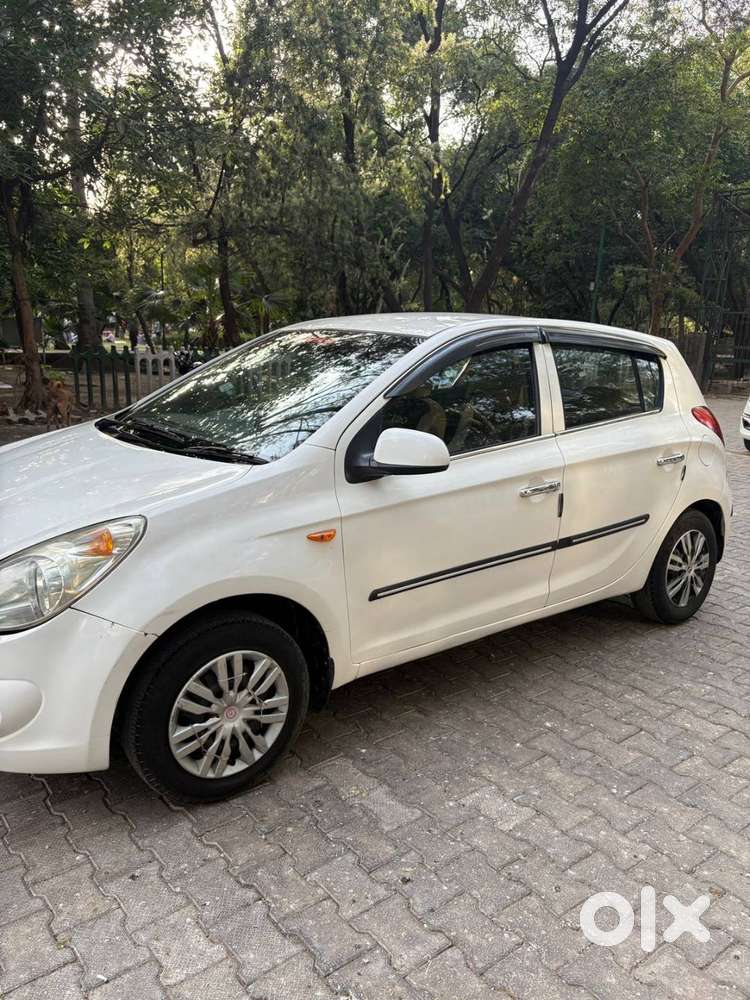 Hyundai I20  Power Steering + Ac  Delhi Registered