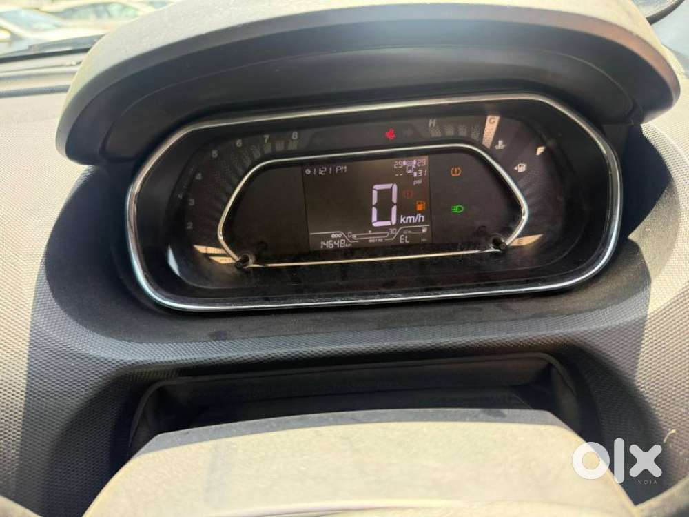 Tata Tiago, 2023, Petrol