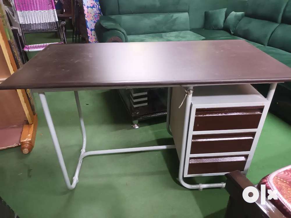 Office deals table olx