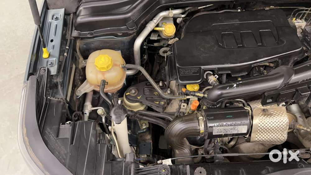 Mahindra Xuv300 1.2 W8 (o) Amt Petrol, 2023, Petrol