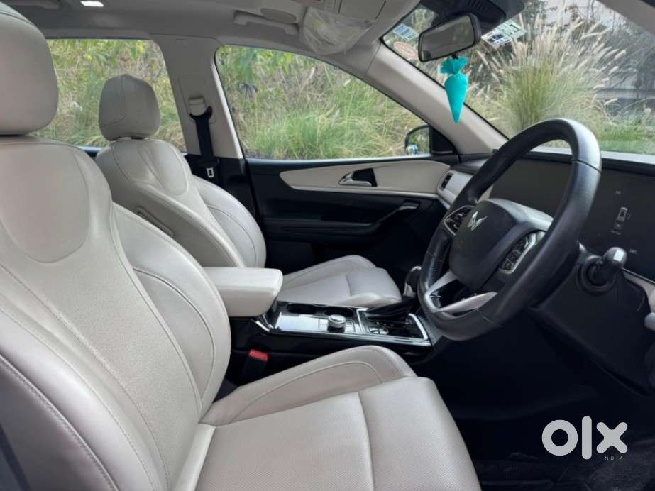 Mahindra Xuv700 2.2 Ax 7 Diesel At Luxury Pack Str, 2022, Diesel