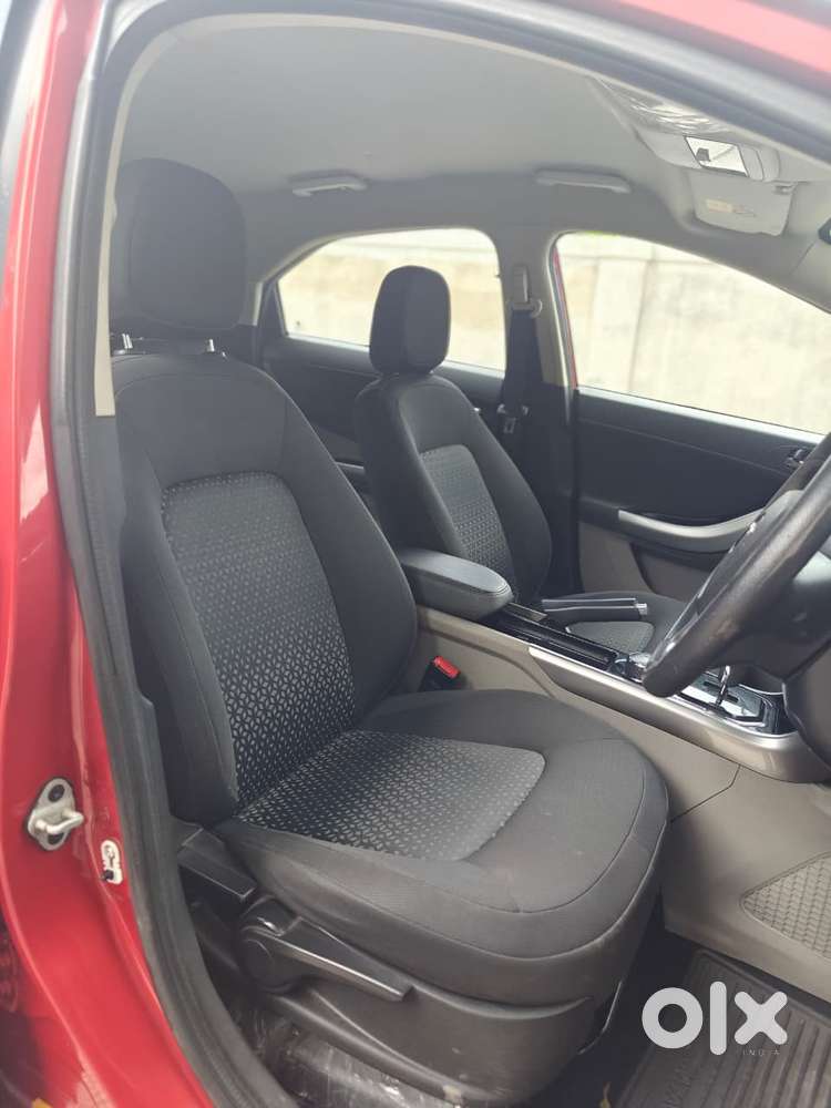 Tata Nexon 1.2 Revotron Xza Plus Dualtone, 2018, Petrol