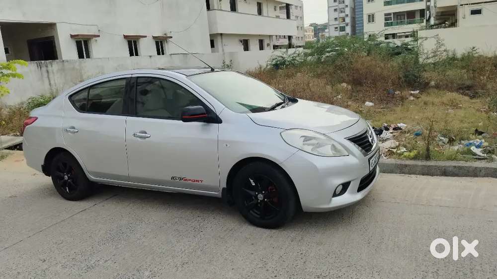 Nissan Sunny 2012