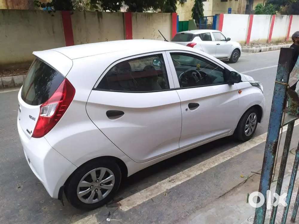 Hyundai Eon Magna 2012 Variant