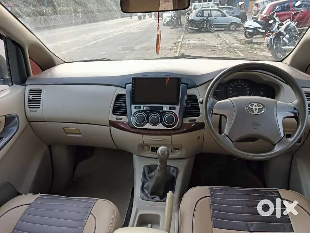 Toyota Innova 2012