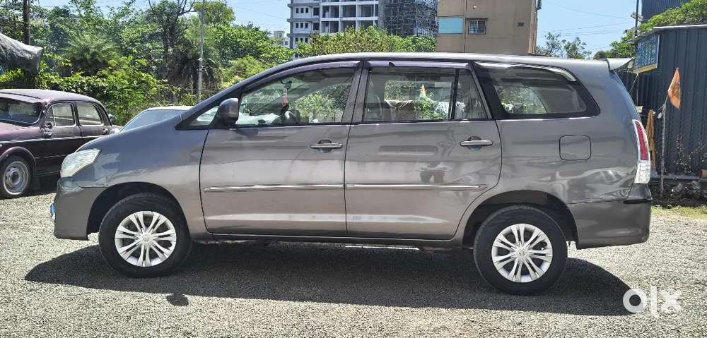 Toyota Innova 2011mh15