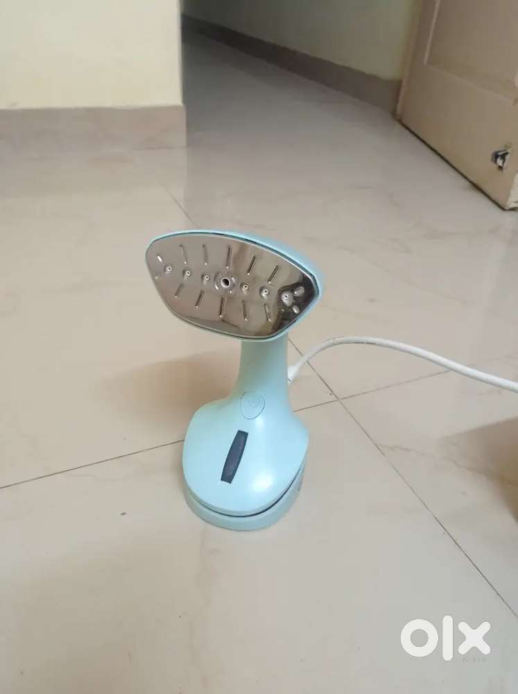 Hand steamer iron