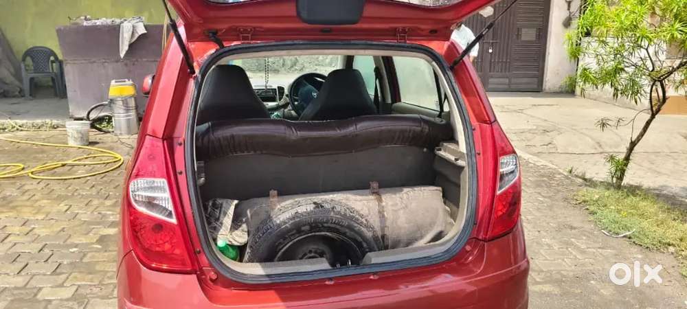 Hyundai I10 2012 Last  Cng & Hybrids 80000 Km Driven
