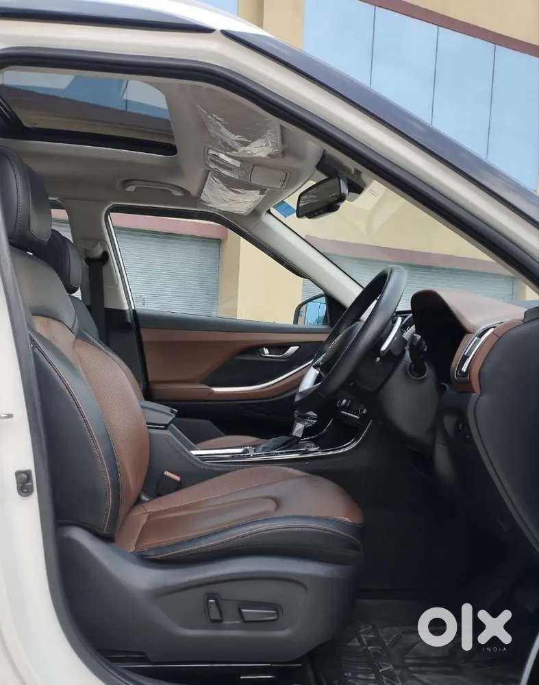 Nov. 2023 Hyundai Alcazar 1.5 Petrol With Extended Warranty.