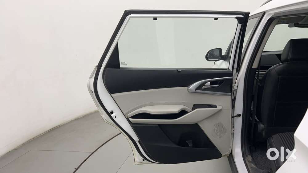 Kia Carens 1.4 Prestige Plus Turbo 7 Str, 2022, Petrol