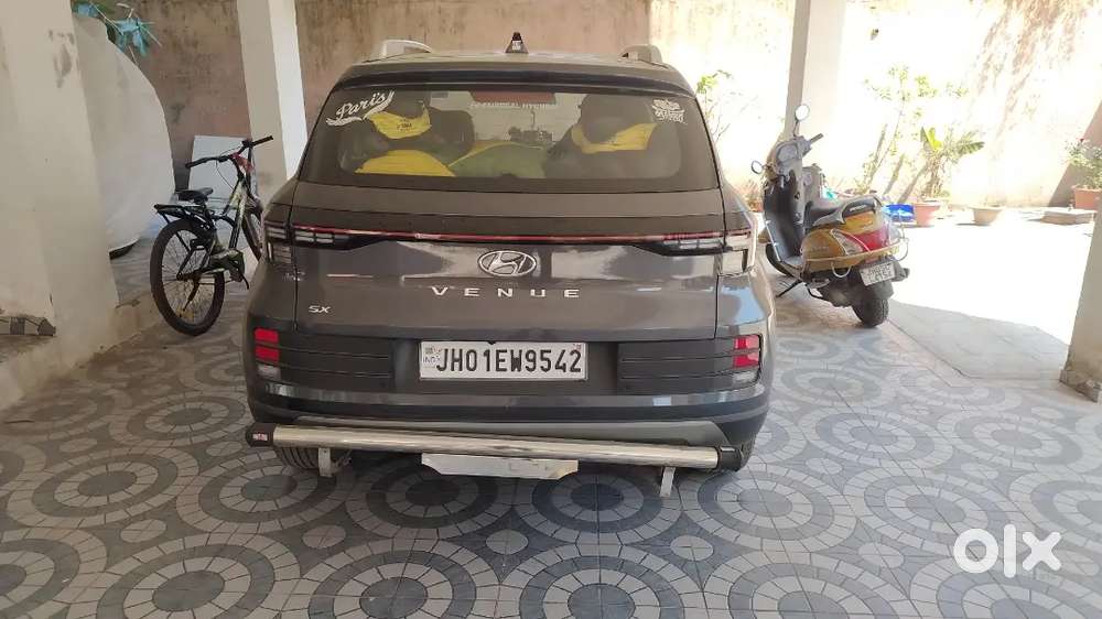 Hyundai Venue 2022 Petrol 35852 Km Driven With Subroof