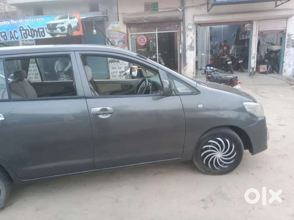Toyota Innova 2015