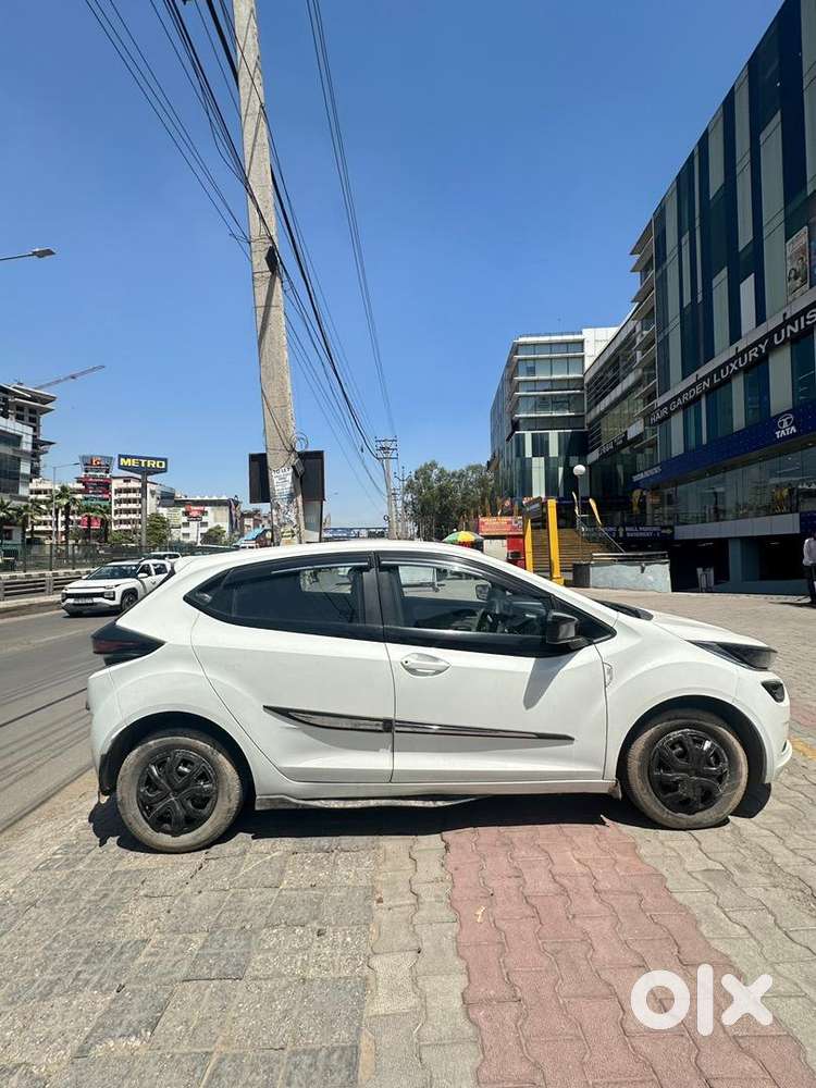Tata Altroz 2023 Cng & Petrol Well Maintained