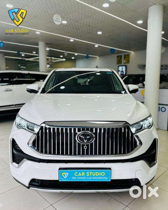 Toyota Innova Hycross 2.0 Zx (o) Hybrid 7 Str, 2024