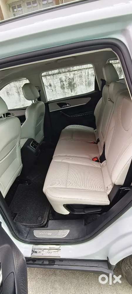 Mahindra Xuv700 2025 Diesel Well Maintained