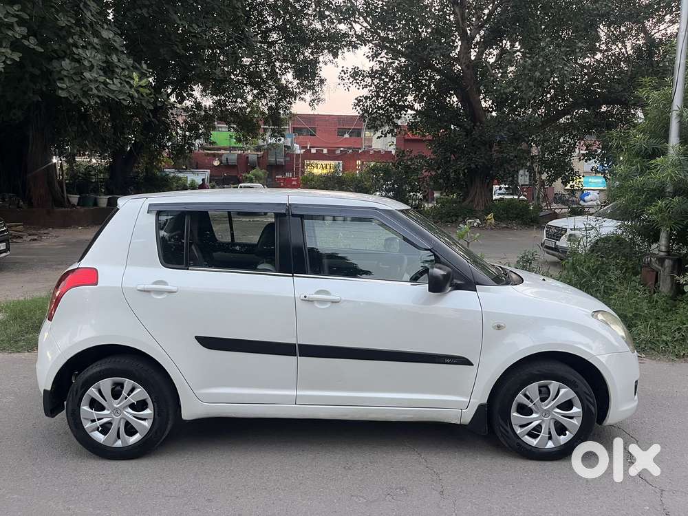 Maruti Suzuki Swift Vxi With Abs, 2011, Petrol